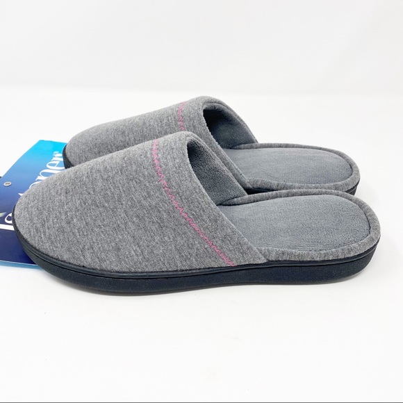 *SOLD* ISOTONER Gray Jersey Memory-Foam Slippers - Picture 3 of 11
